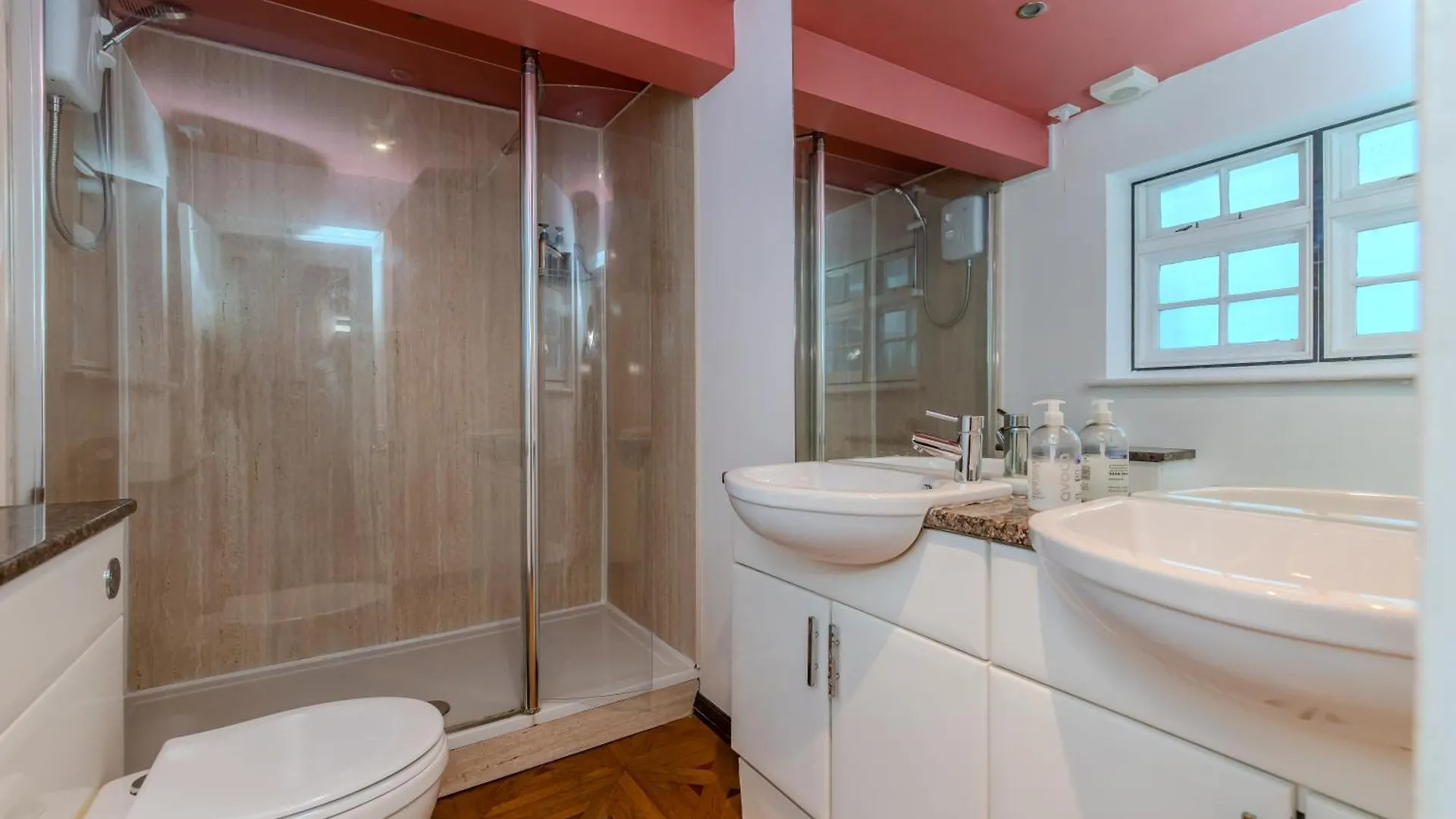Elegant Family Home L 5 Bedrooms With Spacious Patio L Kemptown برايتون شقة