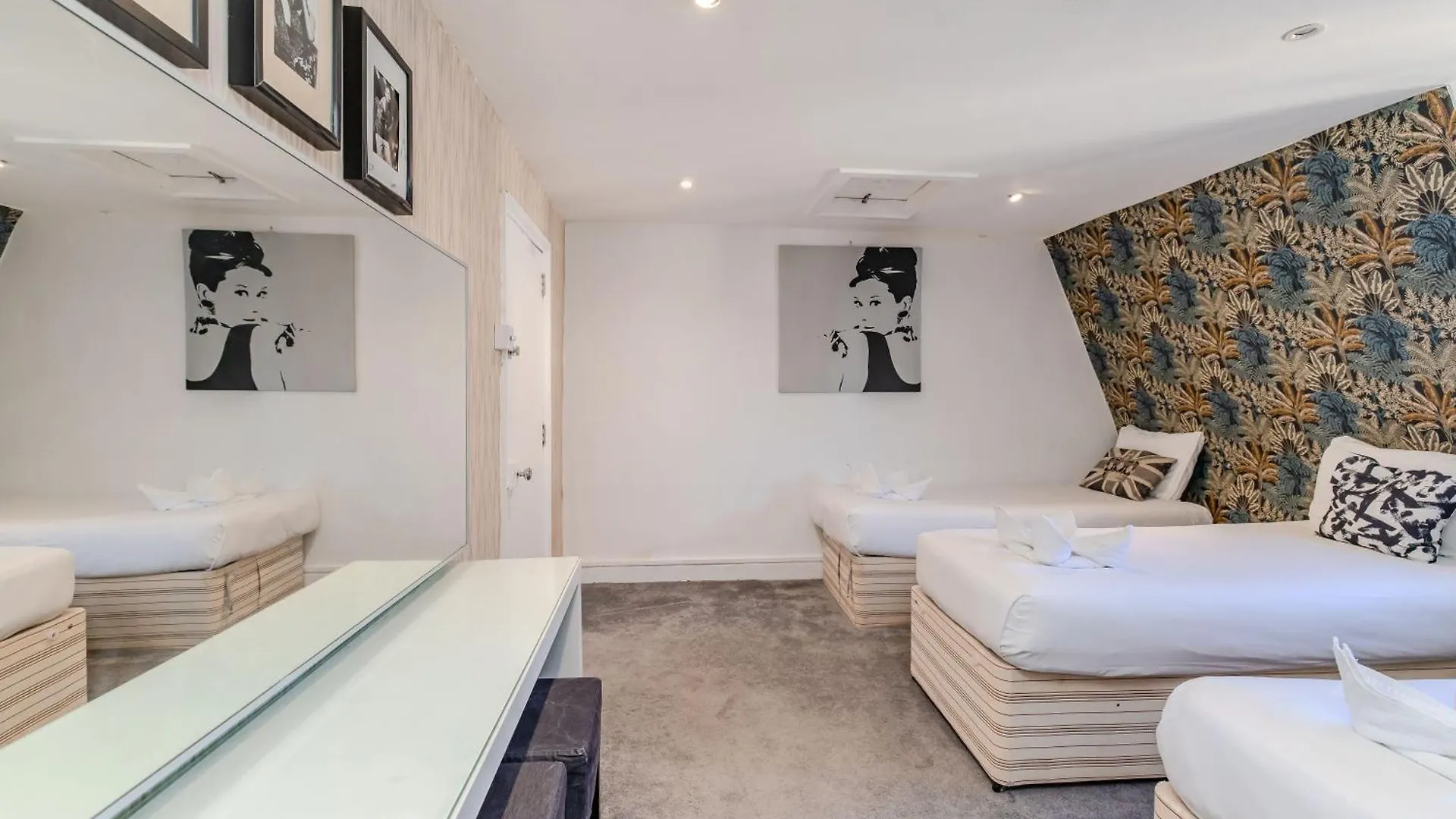 Elegant Family Home L 5 Bedrooms With Spacious Patio L Kemptown برايتون شقة