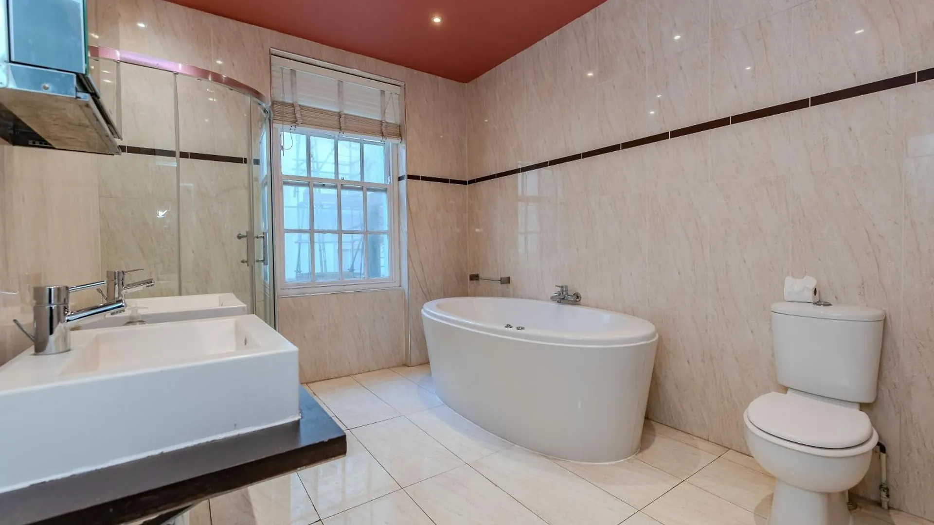 Elegant Family Home L 5 Bedrooms With Spacious Patio L Kemptown برايتون
