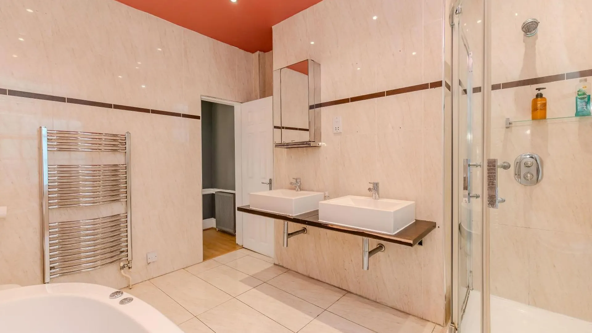 Elegant Family Home L 5 Bedrooms With Spacious Patio L Kemptown برايتون المملكة المتحدة