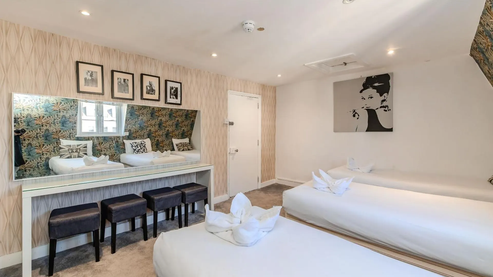 Elegant Family Home L 5 Bedrooms With Spacious Patio L Kemptown Brighton