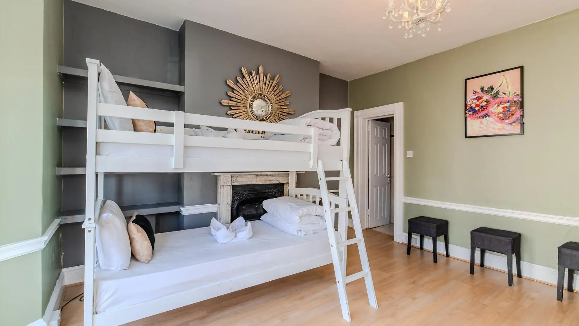 Elegant Family Home L 5 Bedrooms With Spacious Patio L Kemptown Brighton 0*,  United Kingdom