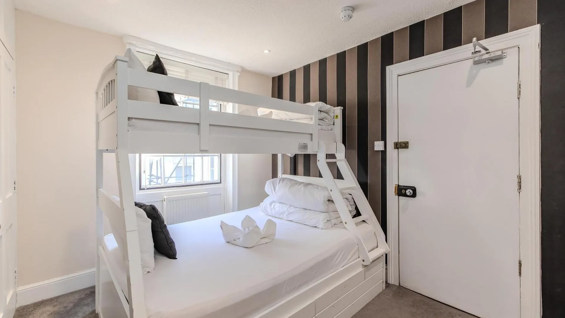 Apartment Elegant Family Home L 5 Bedrooms With Spacious Patio L Kemptown Brighton
