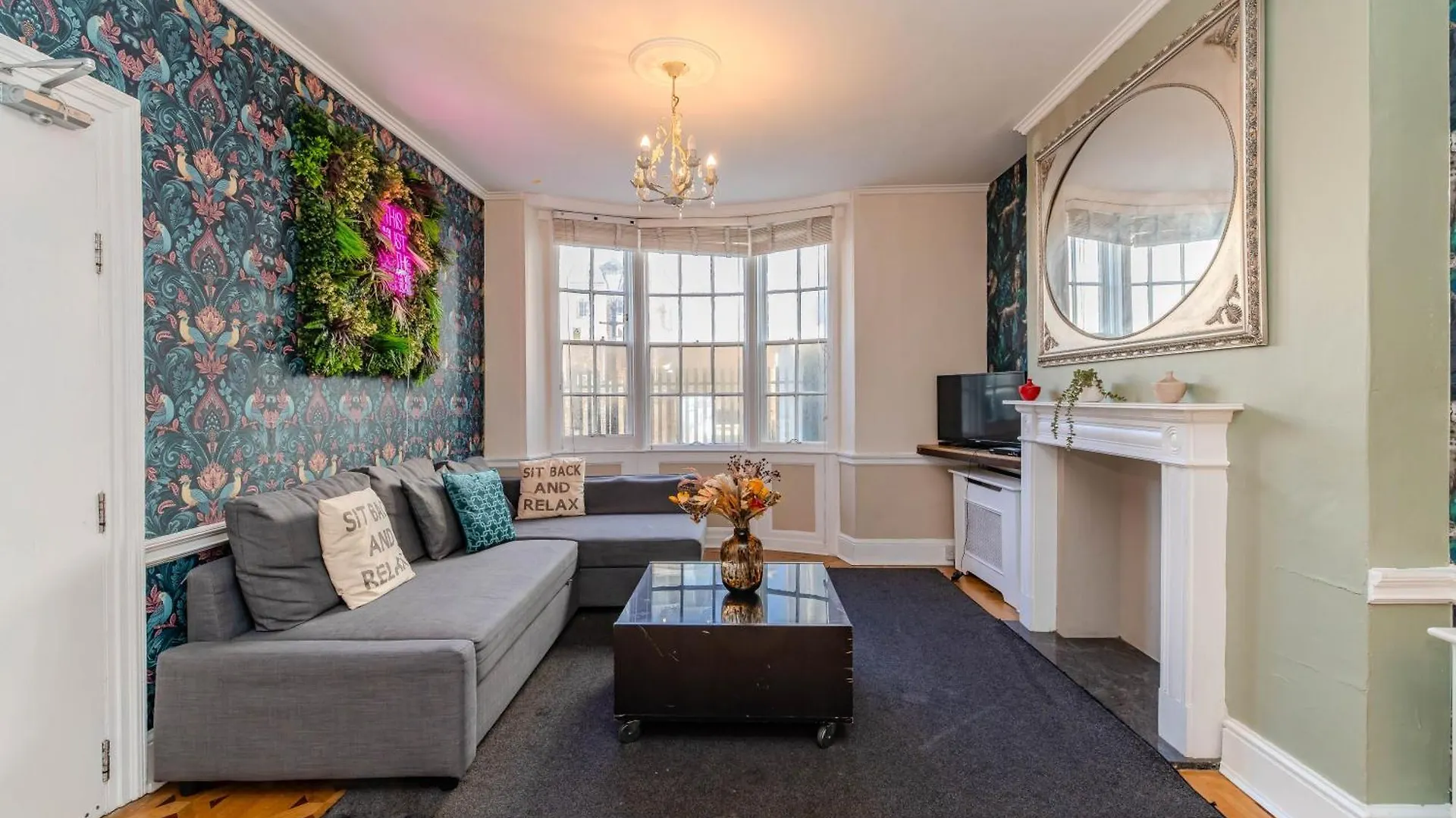 Elegant Family Home L 5 Bedrooms With Spacious Patio L Kemptown contacts