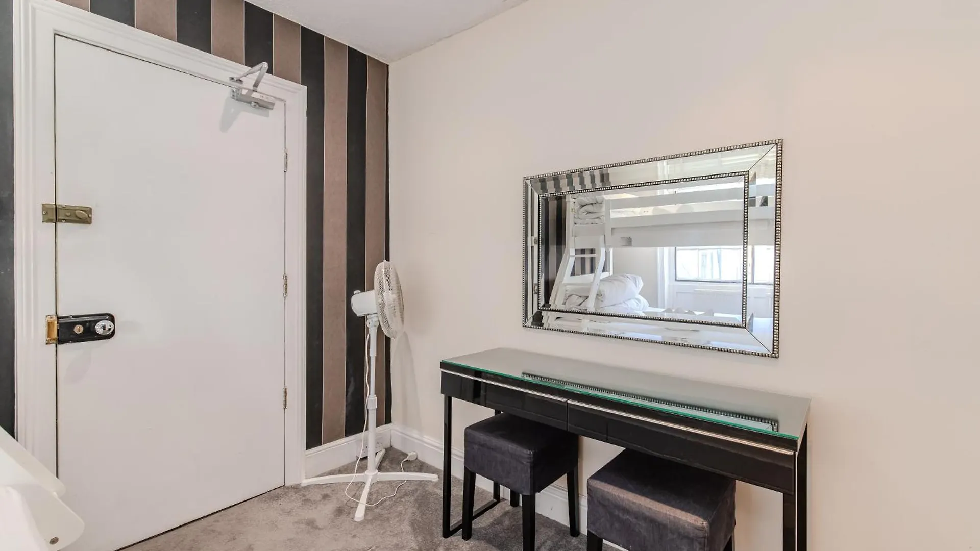 Elegant Family Home L 5 Bedrooms With Spacious Patio L Kemptown Brighton 0*,  United Kingdom